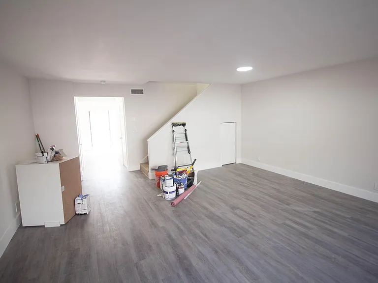 223 SE 11th Ave #223 — Photo 4