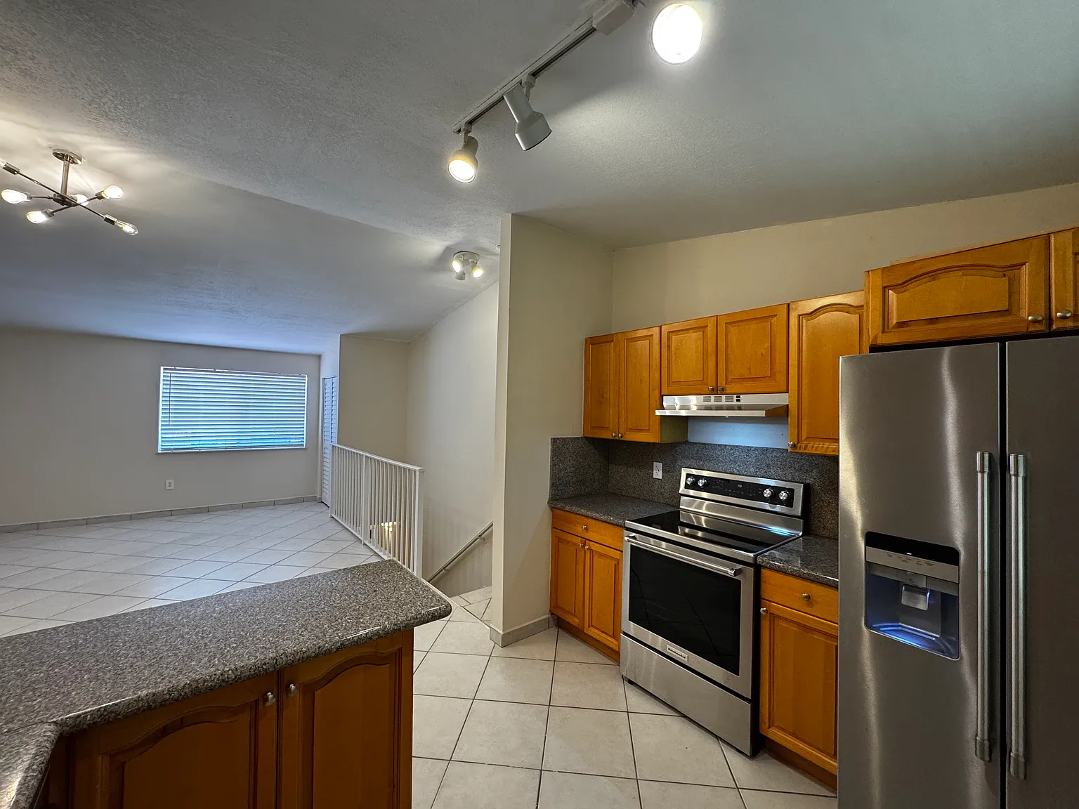 2 bed, 857 sqft, $2,295 — Photo 2