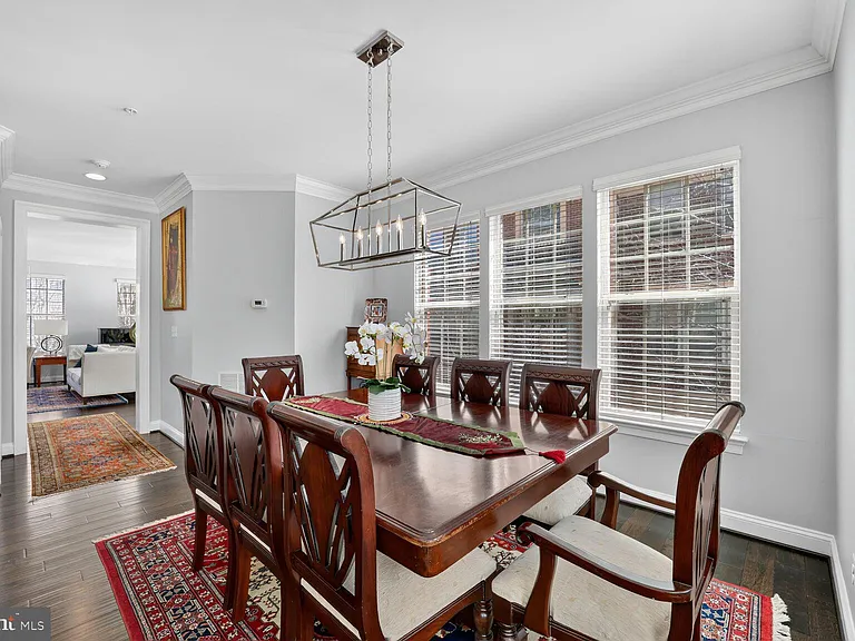 712 Sentry Sq — Photo 9