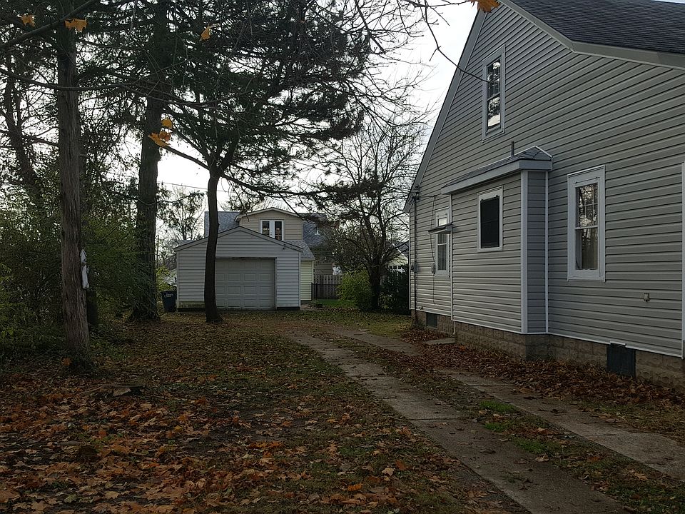 2nd image of 1421 Albany St