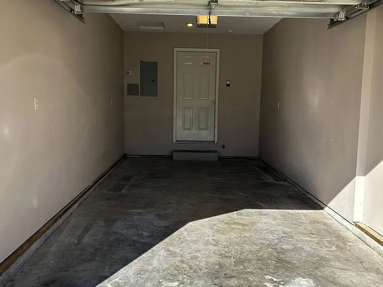 719 E Madison St — Photo 16