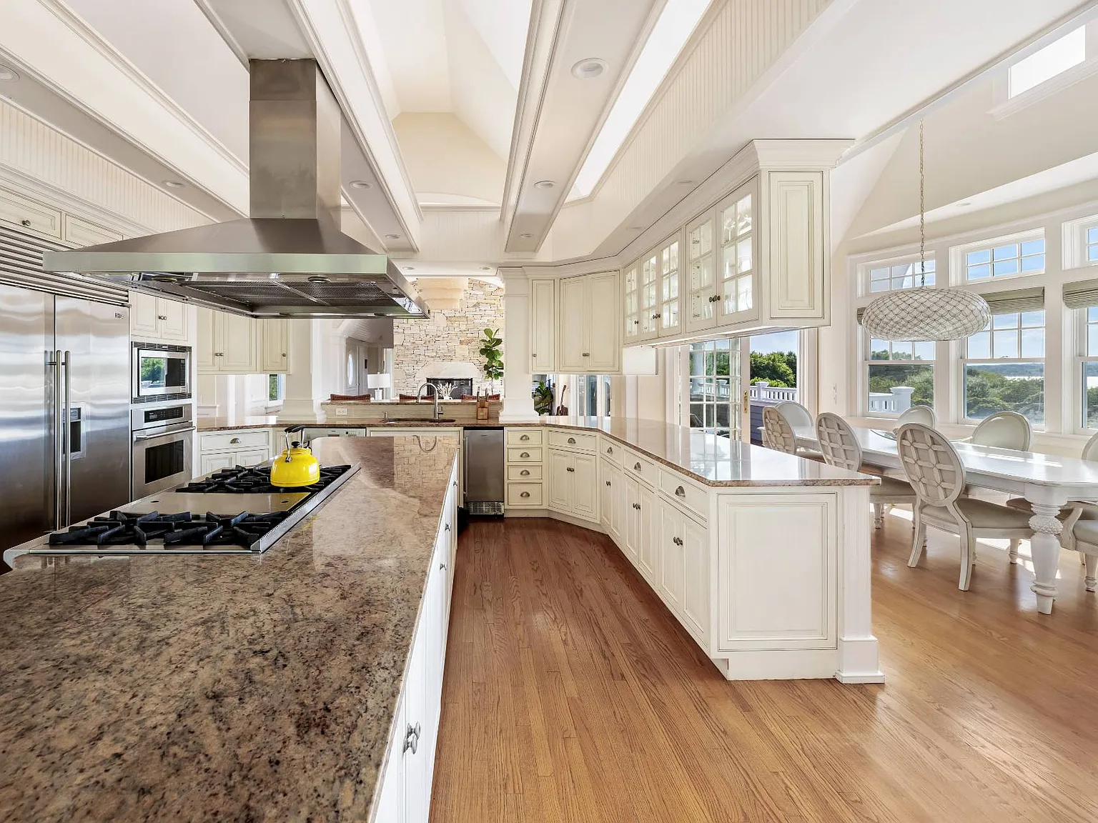 An Elevated Montauk Estate with Endless Views of Lake Montauk — Photo 4