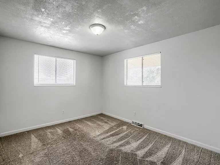 301 Moss St — Photo 13