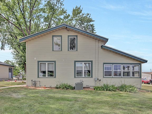 3rd image of 303 N Lakeshore Dr