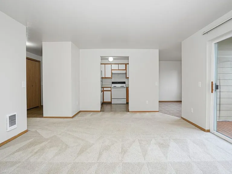 102-Mountain View Apts — Photo 4