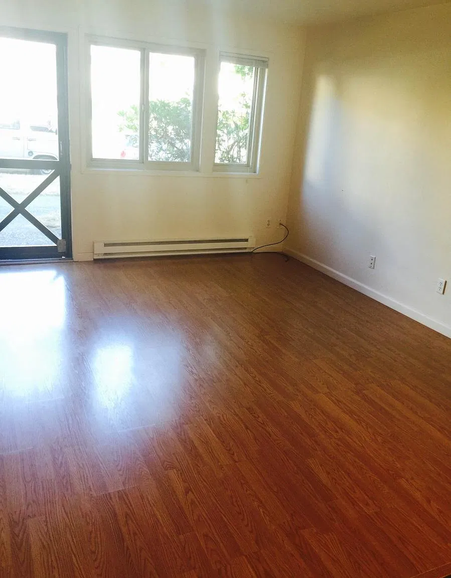 323 13th Ave E — Photo 3