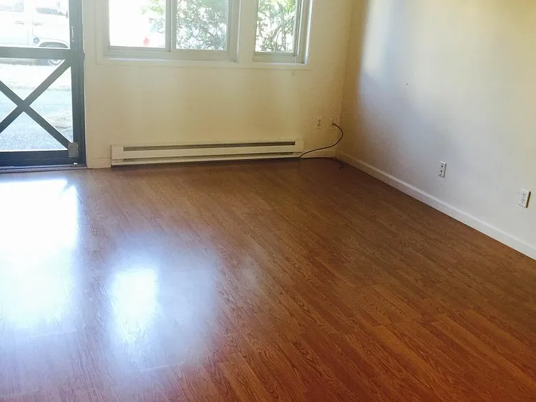 323 13th Ave E #7 — Photo 3