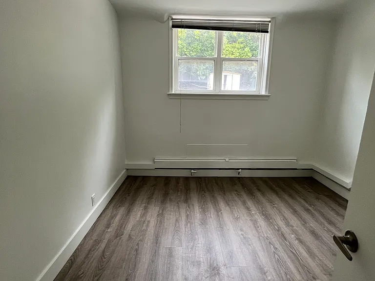 310 Speedvale Ave E — Photo 3