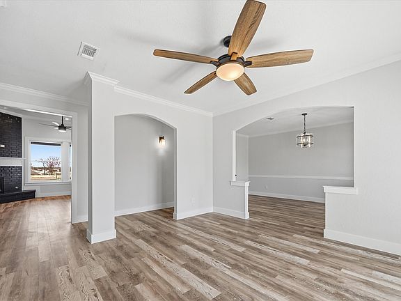 3rd image of 867 Durning Rd