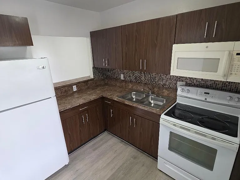 2250 NW 183rd St — Photo 3