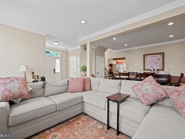 670 McLeary Sq SE — Photo 7