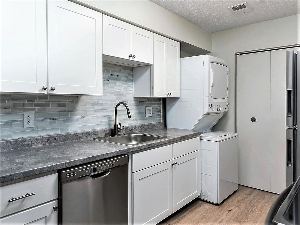 Signature Kitchen Style (shown here in a 2-bedroom floor plan)