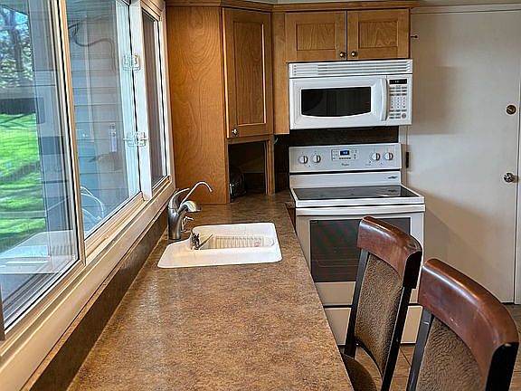 2nd image of 43 Briar Ln