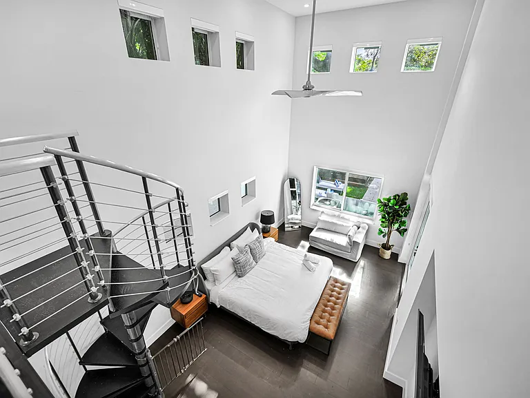 150 NE 50th Ter — Photo 27