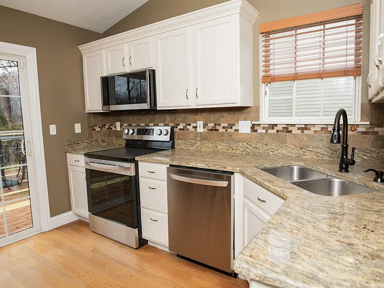 405 Galway Dr — Photo 19