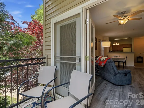 528 Appeldoorn Cir, Asheville, NC 28803