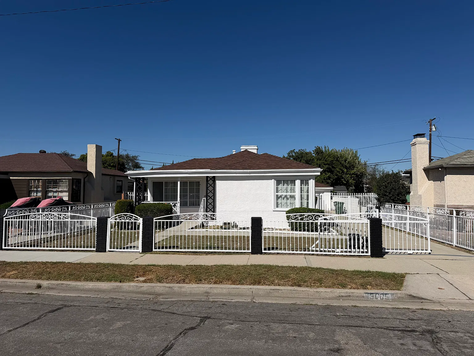 3 bed, 1281 sqft, $4,100 — Photo 1
