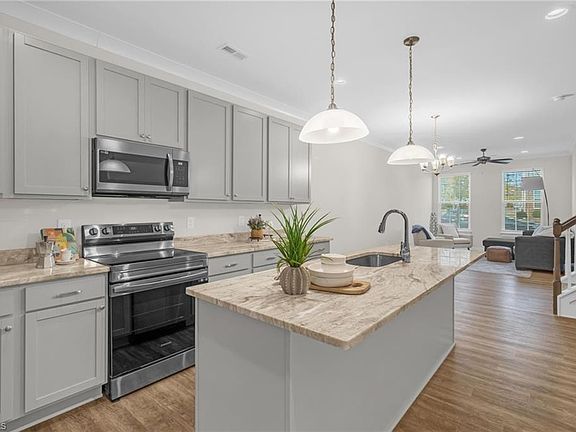 3rd image of 1437 Prospect Hill St