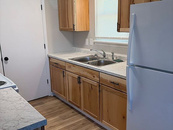 2nd image of 722 Demaret Dr #B