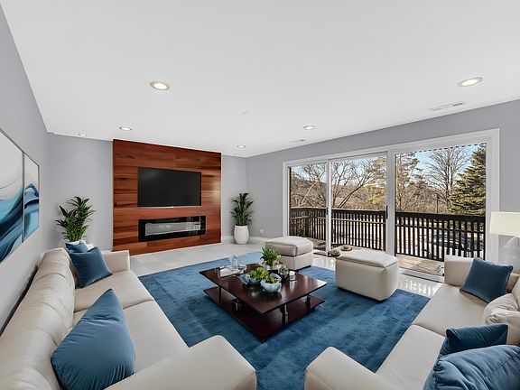 2nd image of 1915 Tanglewood Dr APT 2D