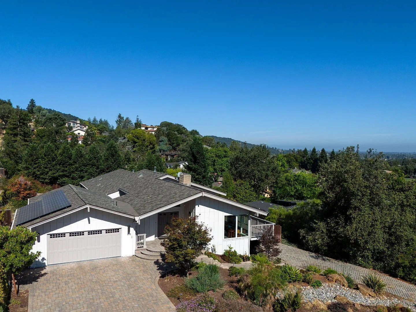 7075 Royal Ridge Dr photo 1