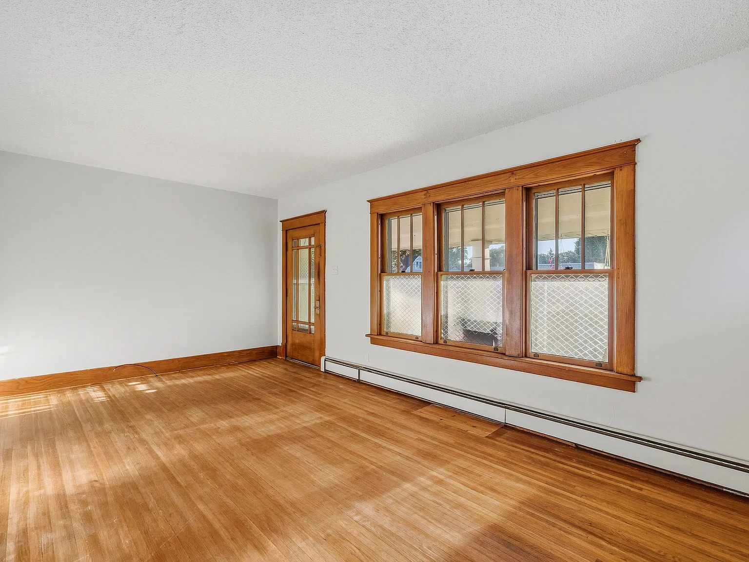 2 bed, 900 sqft, $1,400 — Photo 3