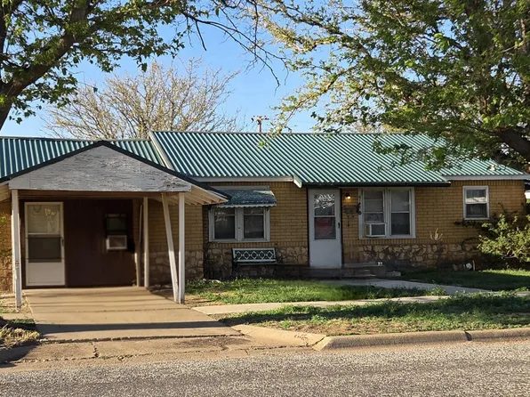 618 W Jackson St, Floydada, TX 79235