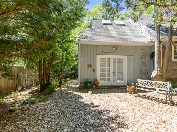 54 Harbor Blvd, East Hampton, NY 11937