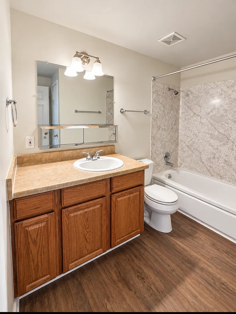 Royal Terrace Apartments — Photo 4