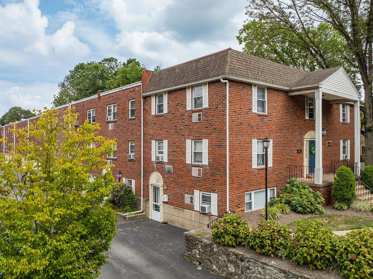 Patricia Court Apartments — Photo 4