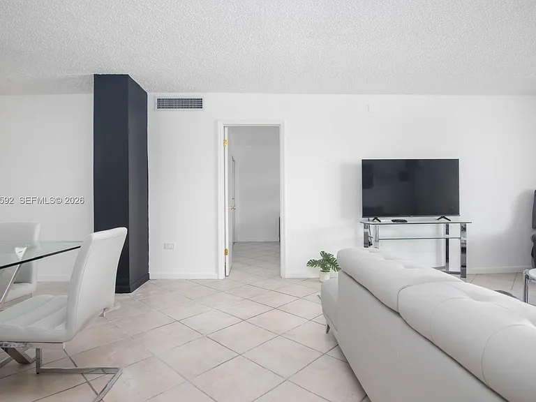 5555 Collins Ave #14U — Photo 16