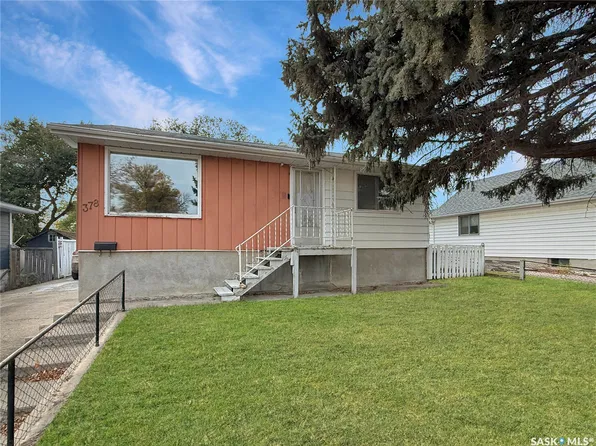 378 9th Avenue NW, Swift Current, SK S9H 1A9