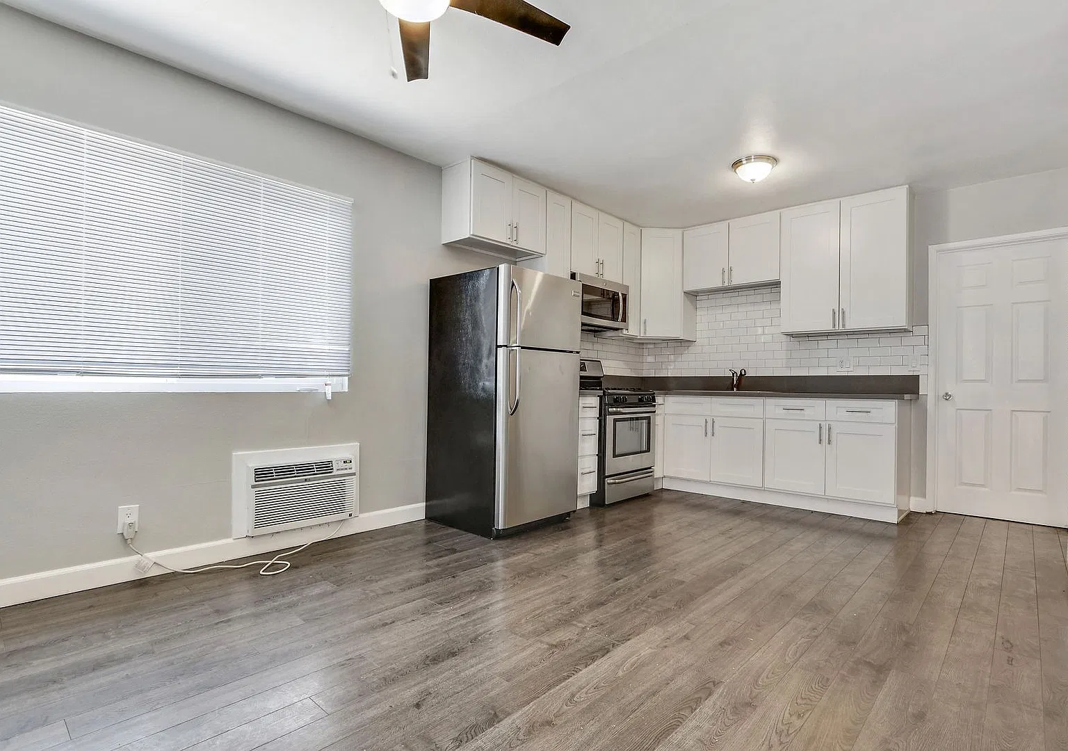 This Updated 3 bed, 1 bath, Fully Detached home Is Now Available! — Photo 4