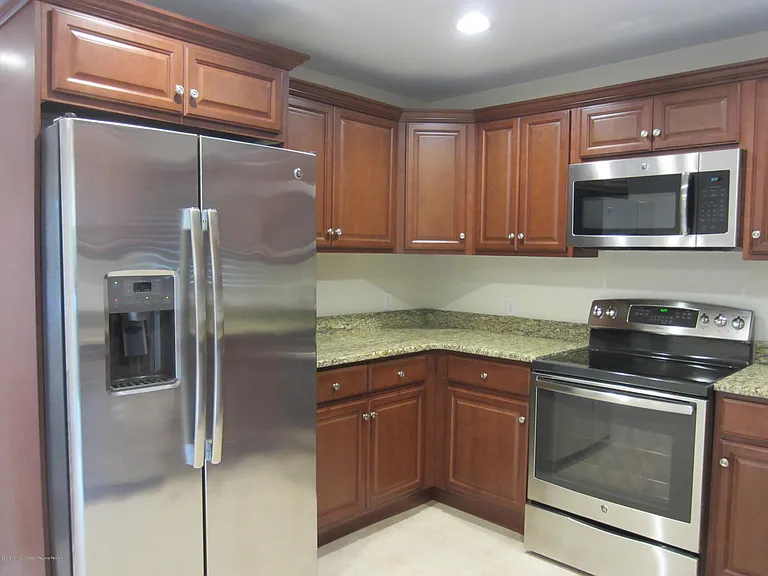 22 Lasatta Ave #2B — Photo 2