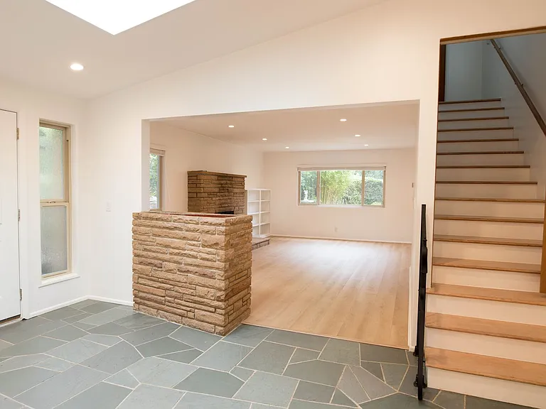 2604 Foothill Rd — Photo 6