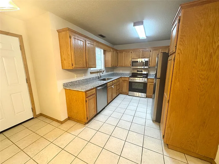 2203 E Cinnamon Way — Photo 6