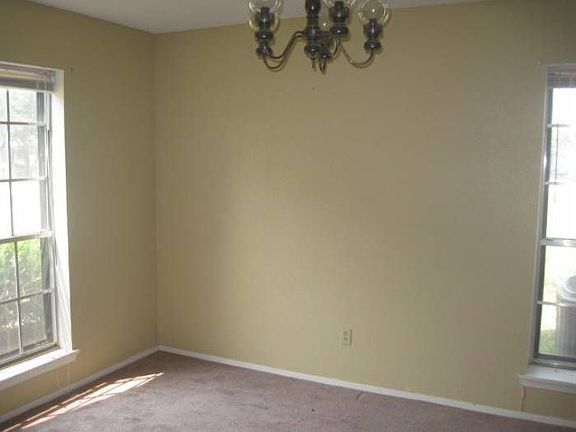 4th image of 600 W Karnes Dr