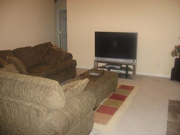 3rd image of 113 Shelbi Dr