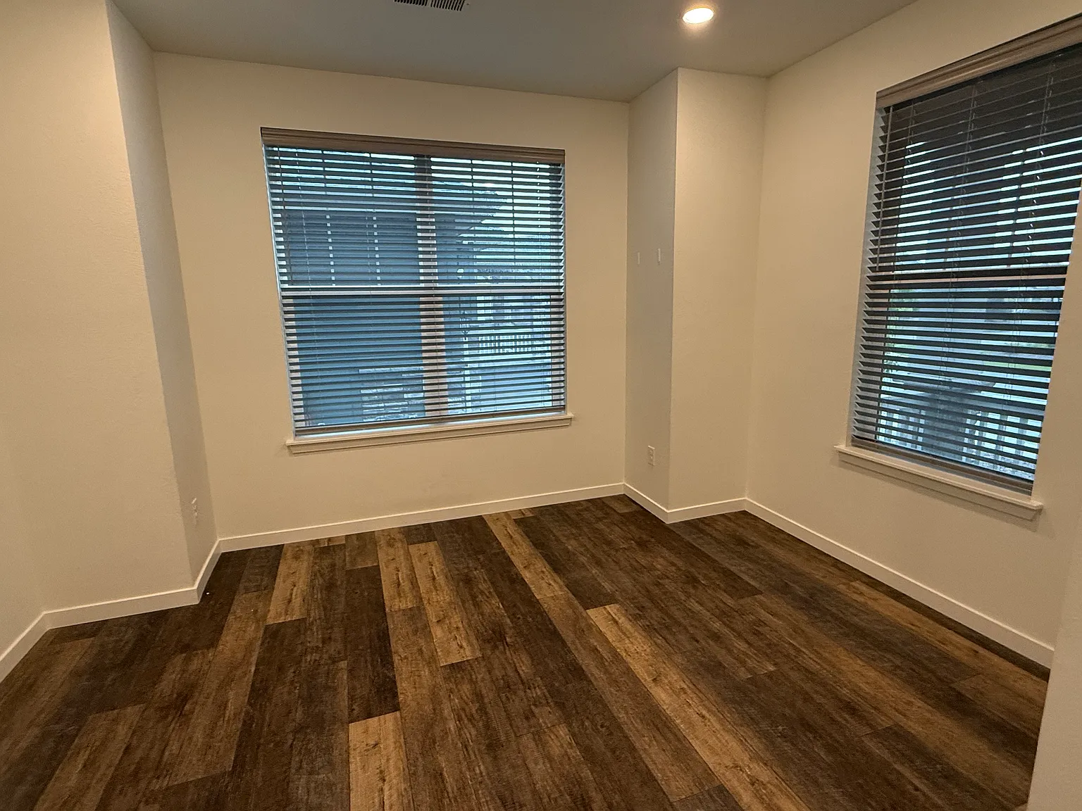 4 bed, 2501 sqft, $3,000 — Photo 2