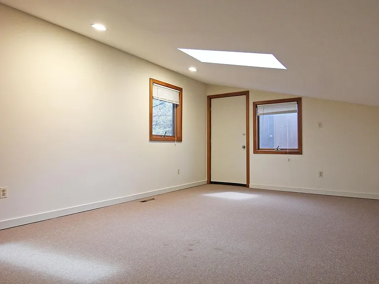 6872 Melrose Dr — Photo 36