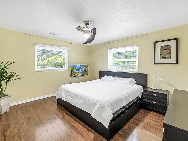Main bedroom King bed