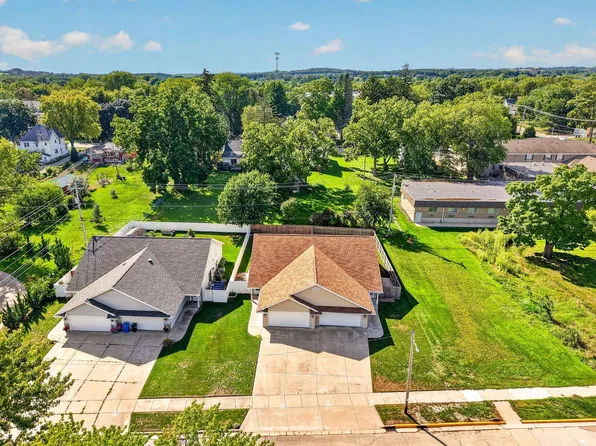 329 Soden Dr, Oregon, WI 53575