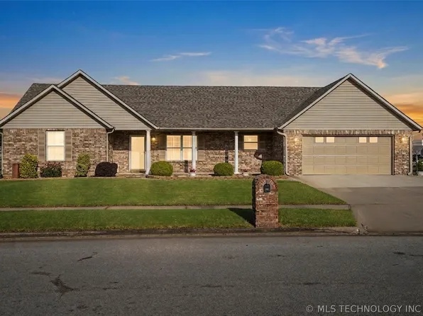 1404 S Oklahoma St, Pryor, OK 74361