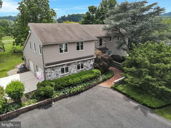 520 Rosstown Rd, Lewisberry, PA 17339