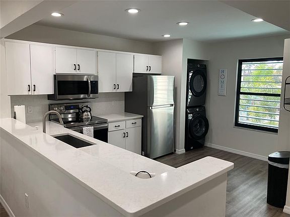 5th image of 619 Spring Lakes Blvd