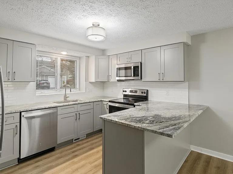 363 Lenora Ln — Photo 6