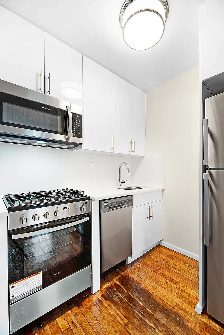 426 West 49th Street — Photo 2