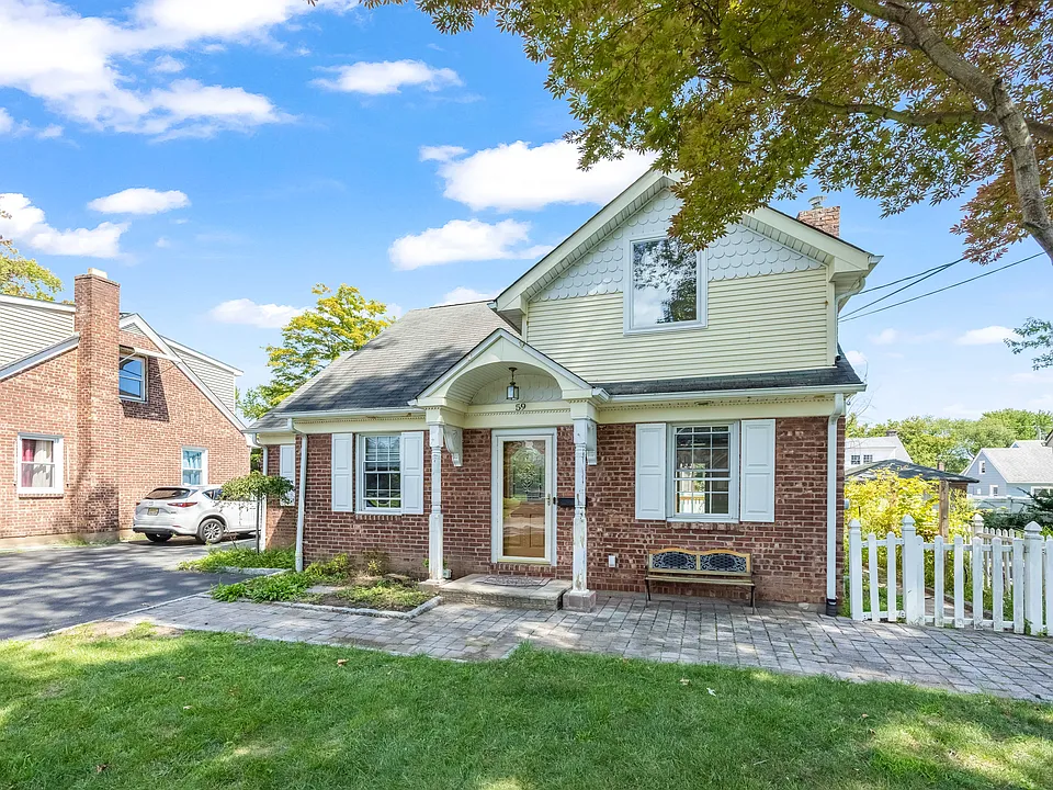59 Colonial Pkwy