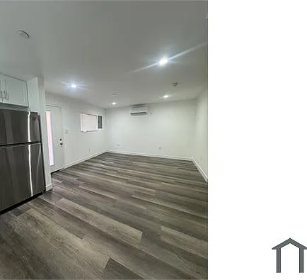 11600 S San Pedro St — Photo 11