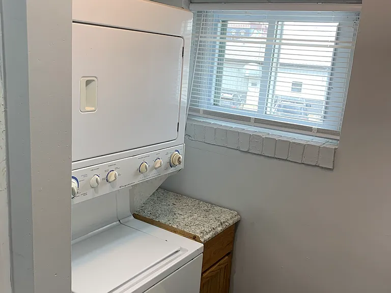 112 S Virginia St #A — Photo 4